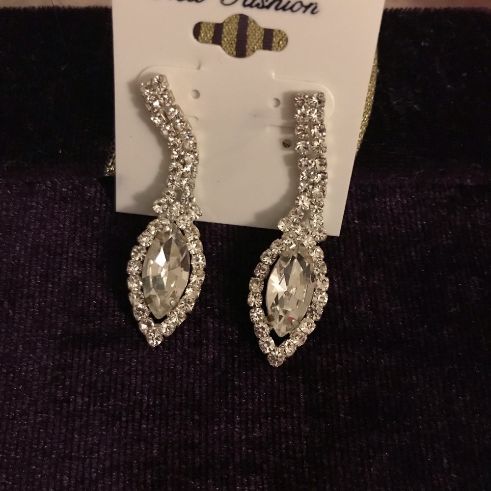 Elegant ladies rhinestone silver earrings